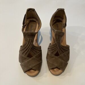 Earth Curvet Dark Khaki Leather Suede‎ Wedge Sandals Size 5.5B